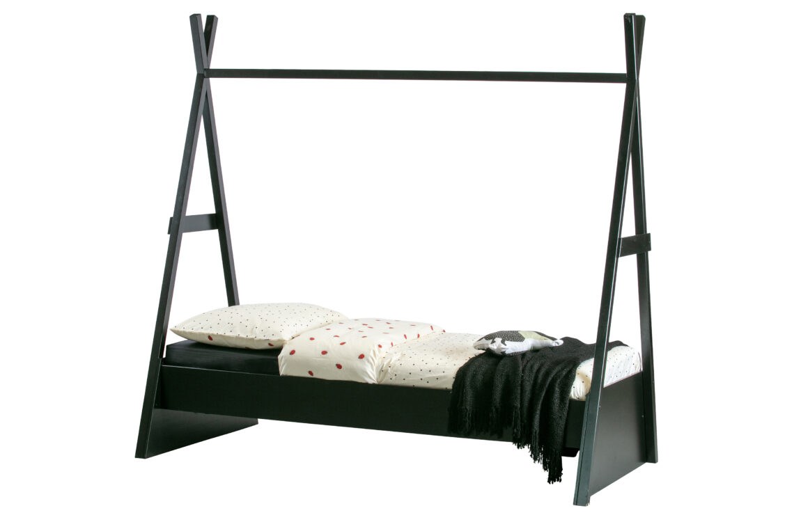 WOOOD Dřevěná postel JOEP černá